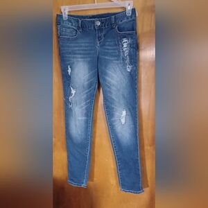 Maurice's ripped jeans size 5/6 regular